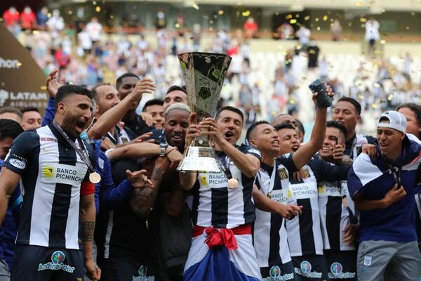 El “Pájaro” Benítez, campeón con Alianza Lima en Perú - Fútbol - ABC Color