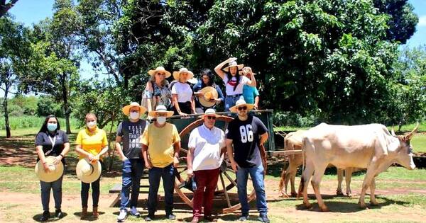 La Nación / Operadores de turismo del Brasil recorren Paraguay