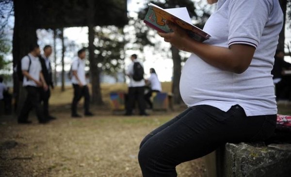 Diario HOY | Embarazadas pueden vacunarse desde las 12 semanas, incluyendo las adolescentes