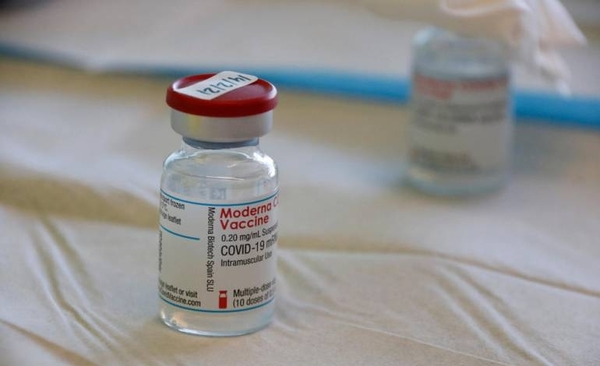 Diario HOY | Moderna sitúa hipotético desarrollo de una vacuna contra ómicron para 2022
