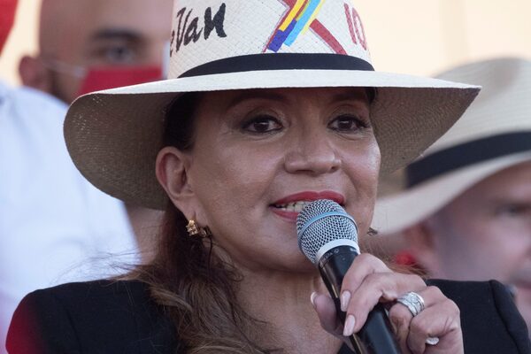 Xiomara Zelaya se perfila como nueva presidenta de Honduras en un lento conteo de votos - .::Agencia IP::.