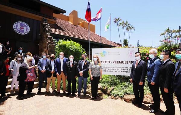 Mujeres emprendedoras serán apoyadas con oficina “REEMUJERPY”
