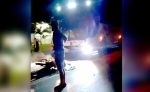 Choque frontal ente motociclista y colectivo deja un muerto