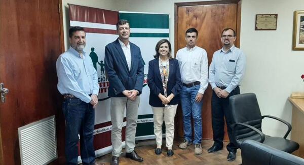 La AFD visita a la Cooperativa Chortitzer Ltda.