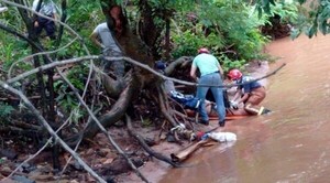 Emiten orden de captura en contra de hombre que arrojó a su pareja al raudal