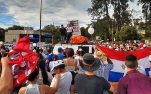 Antivacunas realizaron multitudinaria caravana y cerraron rutas - Noticiero Paraguay