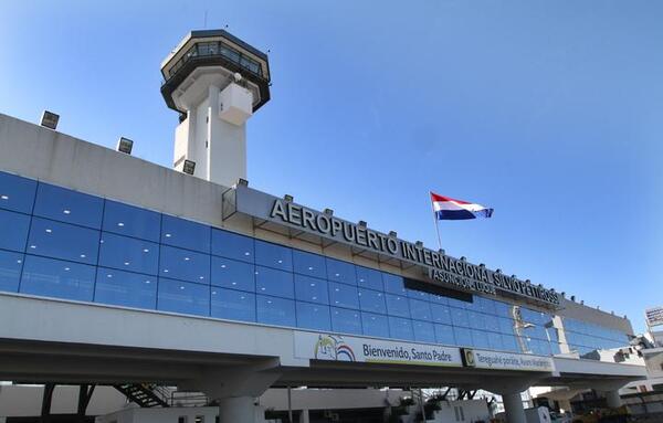 Tras nueva variante del covid, Migraciones prohíbe ingreso de viajeros de países africanos