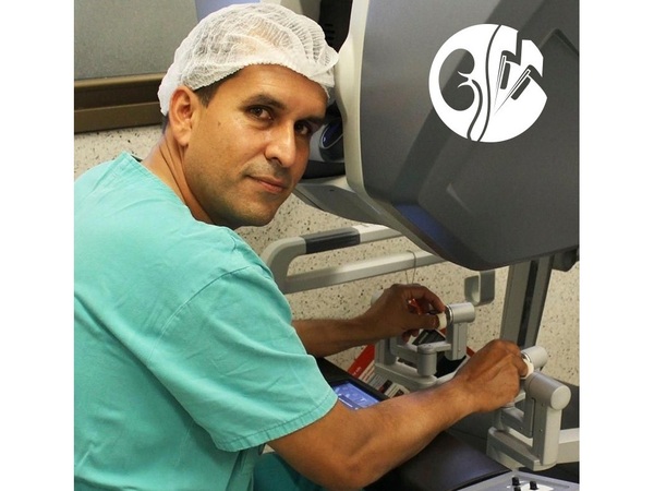 Urólogo resalta opción de tratamiento de cáncer de próstata con elementos de robótica