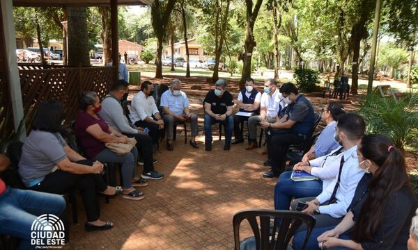 Coordinan trabajos para vacunación anticovid en los barrios