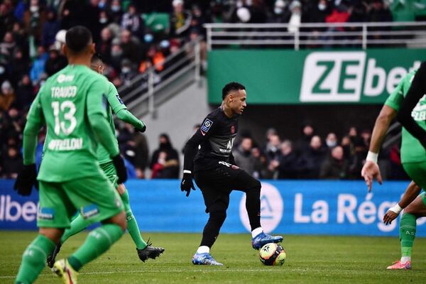 Neymar estará de baja “de seis a ocho semanas” - Fútbol Internacional - ABC Color