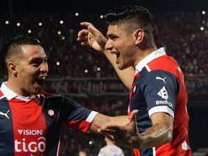 Ponete los auriculares y escucha el grito de La Nueva Olla en el gol de Claudio Aquino - Cerro Porteño - ABC Color