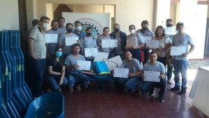 Capacitan a más de 120 personas y entregan kits para emprender en Concepción
