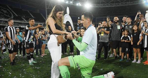 La Nación / En pleno estadio del Botafogo, Gatito le pide matrimonio a su novia