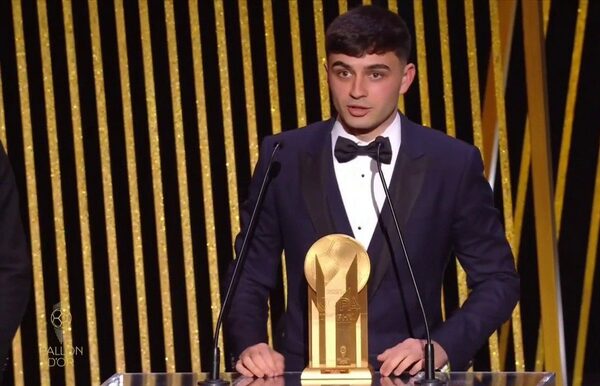 Pedri gana el trofeo Kopa - El Independiente