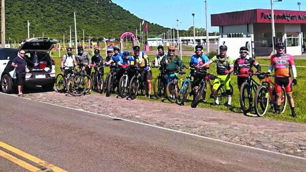 Pedalearon por casi 350 km para honrar a la Virgencita