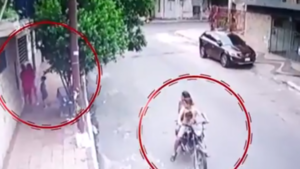 Motochorros cometen un asalto en Asunción con una niña a bordo