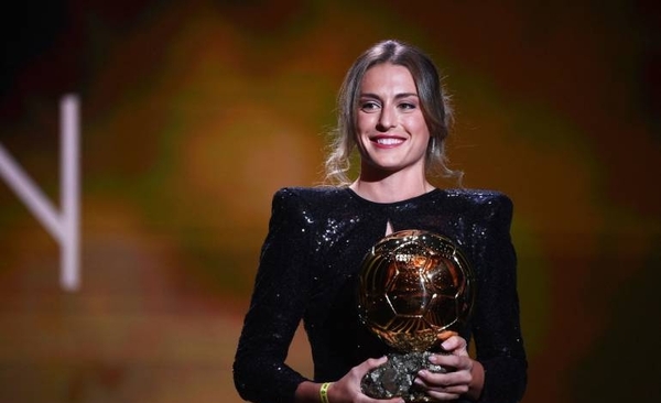 Diario HOY | Alexia Putellas gana el Balón de Oro femenino