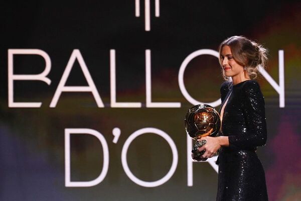 Alexia Putellas gana el Balón de Oro femenino - Fútbol Internacional - ABC Color