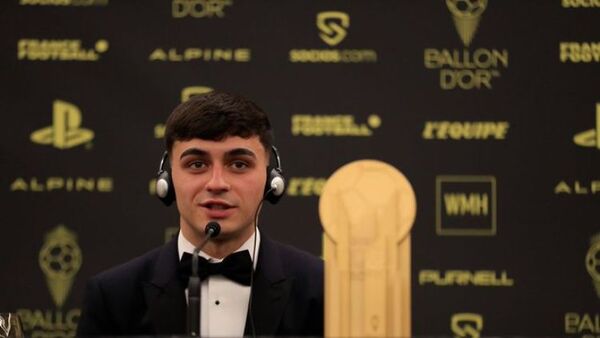 Pedri gana el trofeo Kopa, el Balón de Oro al mejor sub-21 del año