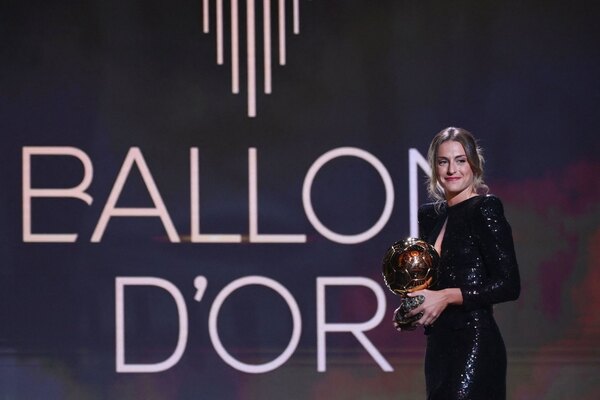 La española Alexia Putellas gana el Balón de Oro femenino