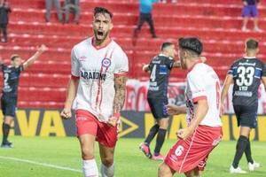 Crónica / Ávalos y un golazo en la gran goleada