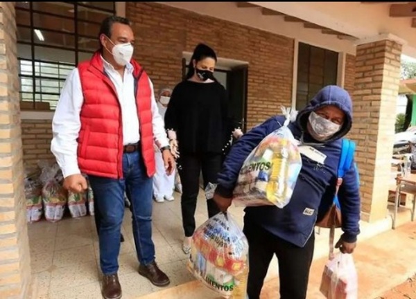 Hugo Javier entregó alimento a casi 14.000 alumnos este año