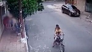 Motochorros con una niña a bordo asaltan a adolescente en B° Obrero