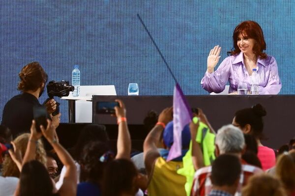 Cristina dice que Argentina está en extrema gravedad