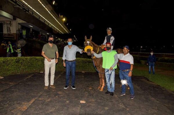El jockey Figueredo sube al podio en cuatro carreras turfísticas - Polideportivo - ABC Color