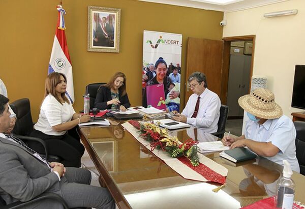Indert y Coordinadora de Organizaciones Campesinas trabajarán para agilizar regularización de tierras