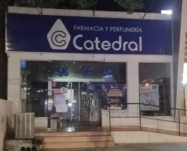 Captan momento del asalto a una farmacia  - Nacionales - ABC Color