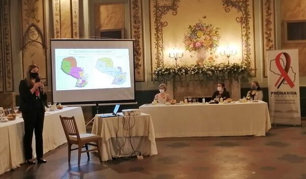Tres personas al día son diagnosticadas con VIH