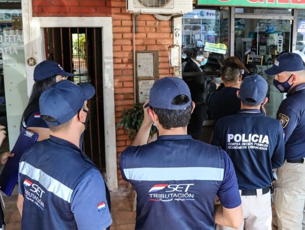 Fiscalizadores de Tributación fueron amenazados por comerciantes en Nanawa · Radio Monumental 1080 AM