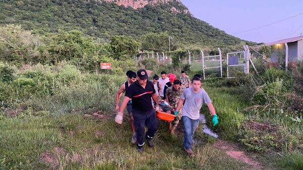 Un joven que practicaba rápel cae del Cerro Hũ