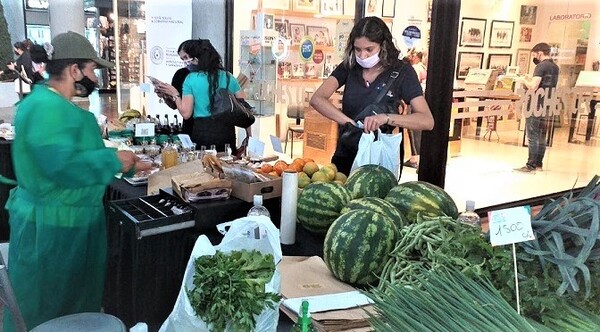 Productores realizan hoy la feria agropecuaria «De Raíz» en el Shopping Multiplaza - .::Agencia IP::.