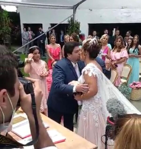 Boda religiosa de exmano derecha de González Daher es “ilícita e inválida” - Nacionales - ABC Color