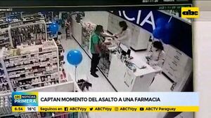 Captan momento del asalto a una farmacia - ABC Noticias - ABC Color