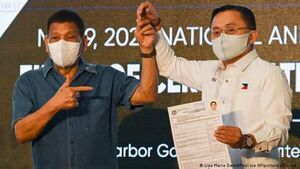 Elegido por Duterte como su sucesor deja la carrera presidencial en Filipinas