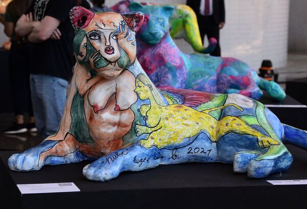 Exponen esculturas de yaguareté para promover su conservación