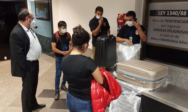 Detienen a bolivianos que pretendían viajar a Europa con documentos paraguayos