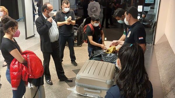 Detienen a dos bolivianos con documentos paraguayos