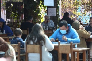 La tasa de desempleo en Chile baja al 8,1 % en octubre tras la pandemia - MarketData
