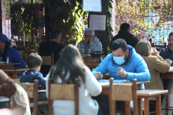 La tasa de desempleo en Chile baja al 8,1 % en octubre tras la pandemia - MarketData