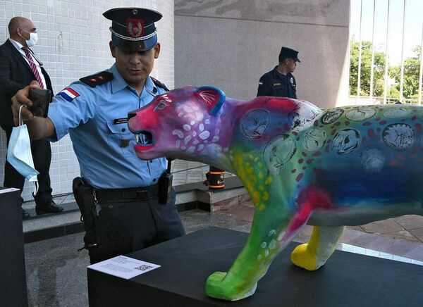 El yaguareté revive gracias al arte, en la explanada del Congreso - Nacionales - ABC Color