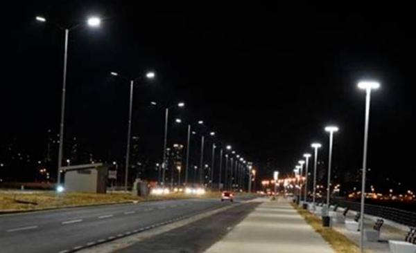 Diario HOY | Instan al MOPC a colocar luces solares LED en la Costanera Norte