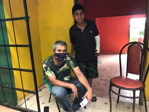 A pesar de su enfermedad, padre sale a ofertar sus chipas desde hace 25 años