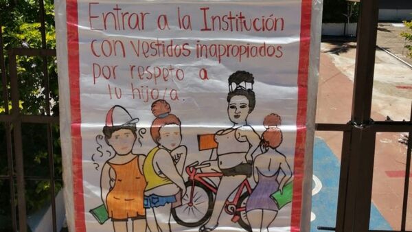 Llamativo cartel prohíbe entrar a escuela con "vestidos inapropiados"