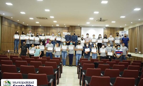 Egresan 50 profesionales en comunity manager e inglés en Santa Rita