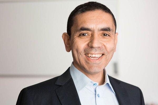 “No enloquezcan”: El CEO de BioNTech aseguró que las vacunas protegen contra la variante Ómicron