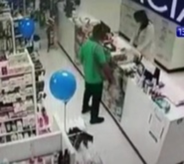 Extrema inseguridad: Roban una farmacia en Asunción - Paraguay.com